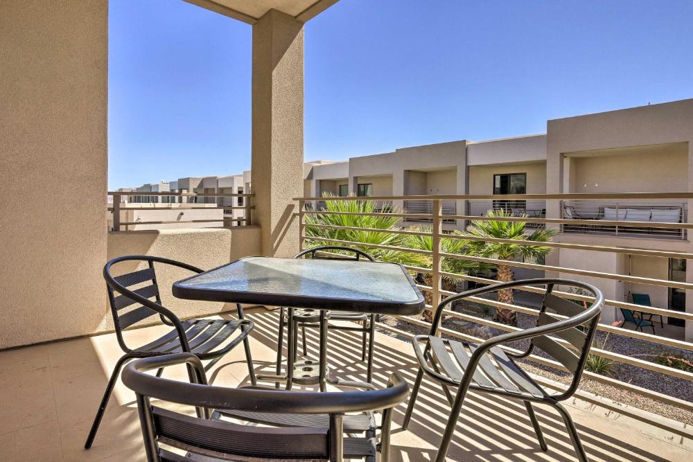 Sunny Resort Townhome and Balcony and Pool Access